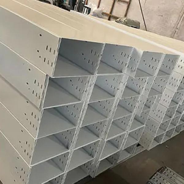 Plateau de câbles métalliques d'épaisseur de 1,5 mm à 3,0 mm et revêtement en poudre Plateau de câbles en acier galvanisé