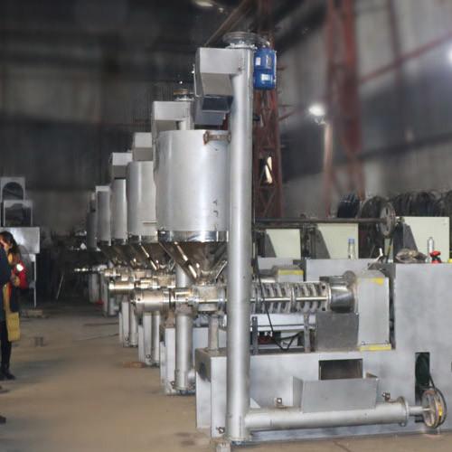 60r/Min 37KW 380v SS Sunflower Oil Extraction Machine