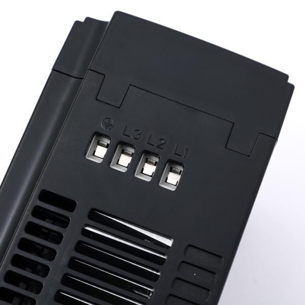 効率的な電力管理のための低電圧インバーター 380V 2.2KW 可変周波数ドライブ (VFD)