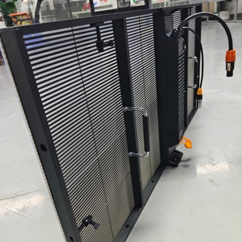 Full Color IP65 Transparent Grille Screens P2.6 Exhibition Hall Glass Outdoor Building Window Led Display Screen