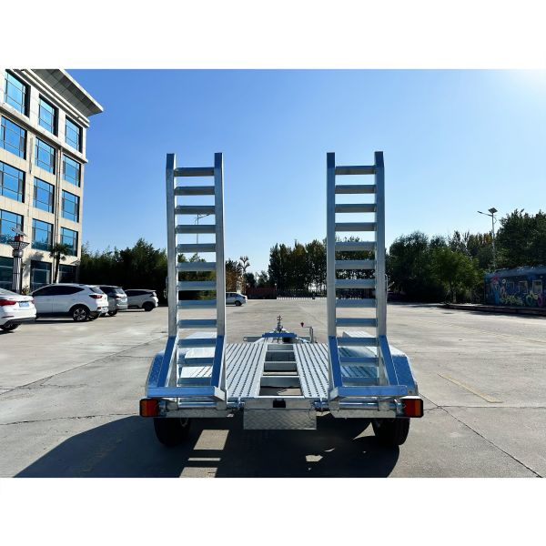 Remorques pour mini-pelles de 1 à 3 tonnes - Remorque porte-engins argentée à essieu tandem