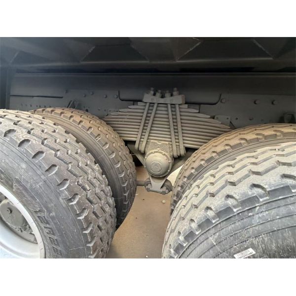 Sinotruk 8*4 Howo 12 Wheeler Dump Truck Left Hand Steering Position