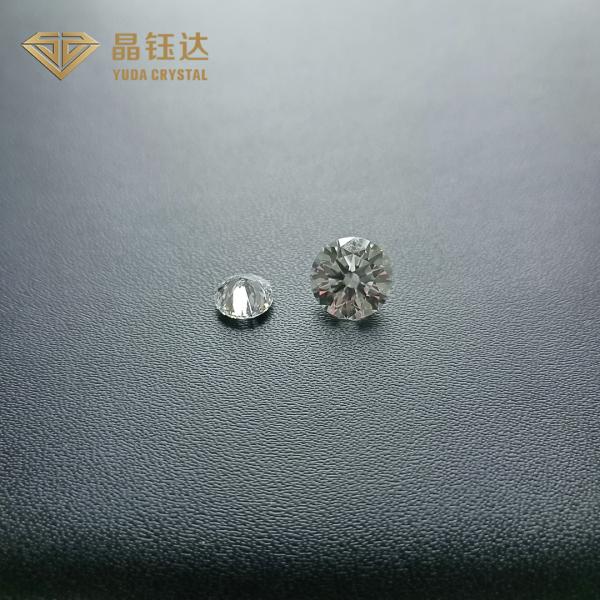 O laboratório de corte brilhante redondo criou diamantes soltos para jóias.