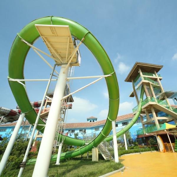 Un toboggan aqualoop extérieur passionnant pour le parc aquatique