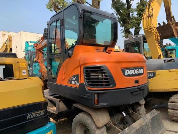 Excavateur à roues Doosan DX60W d'occasion En excellent état/Excavateur à roues mini Doosan d'occasion À vendre