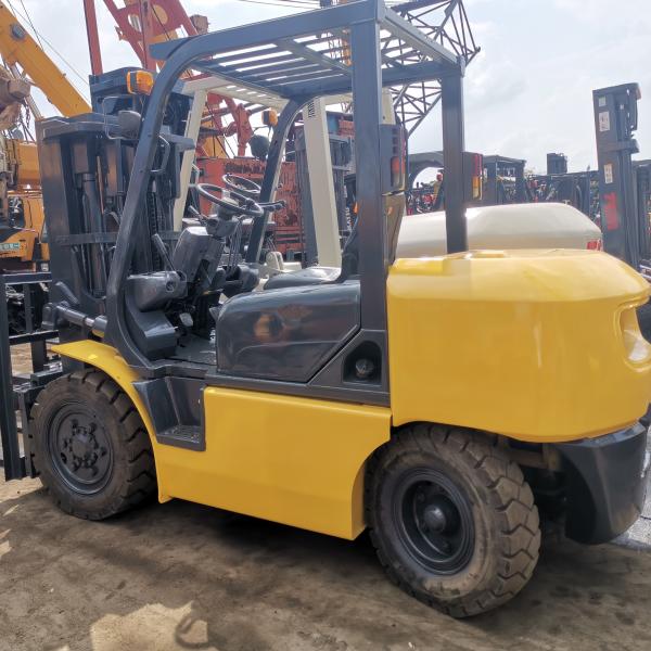 Лучший выбор для магазинов строительных материалов Подержанный вилочный погрузчик Komatsu FD25 FD30 FD40 FD50