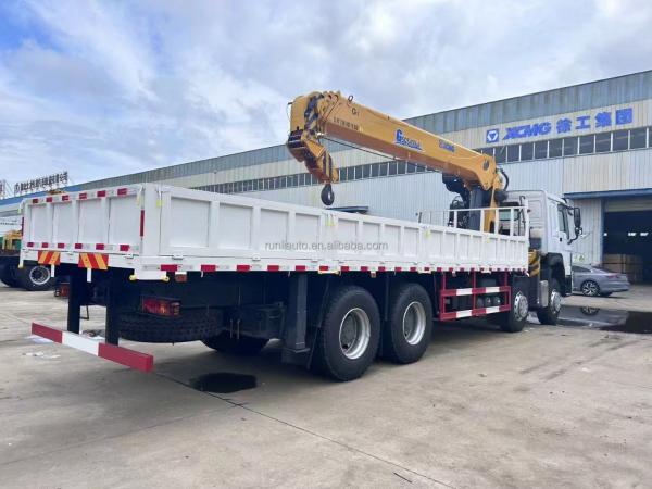 Usine Sinotruk HOWO 8X4 Grue télescopique montée sur camion hydraulique