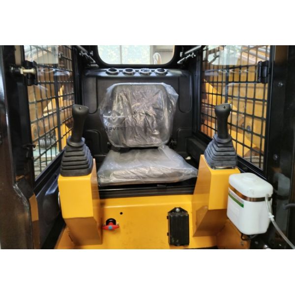 Продается 850-килограммовый нагрузчик с управляемым рулем JC60 с 0,45 м3 ведром и двигателем Xinchai мощностью 45 кВт.