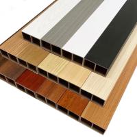 Tubes en bois WPC brillants pour la décoration intérieure de la maison en couleur personnalisée