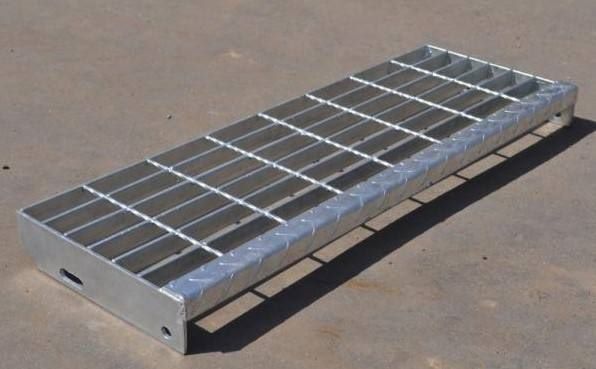 Silver White T1 - T4 Steel Grate Stair Treads Customized