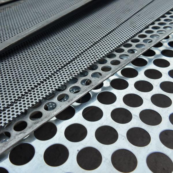 Custom Perforated Aluminum Panels Sheet With Multi Aperture For Filtration