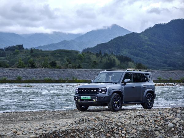 Chery Jetour Traveler T2 's 2024 Off-Road Driving PHEV SUV with Hybrid Energy Technology