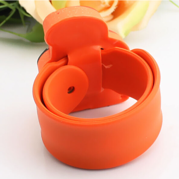 Прекрасный милый дозор детей кварца силикона с сформированным автомобилем логотипом подгонянным шкалой