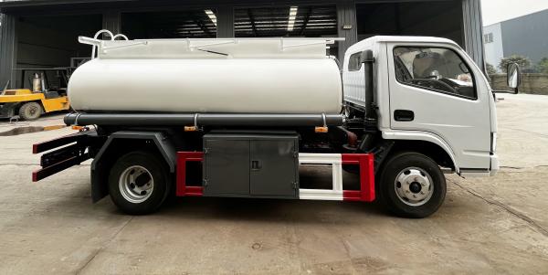 4X2 Fuel Oil Tanker Truck Capacity 100 - 200L Max Torque 500Nm - 1000Nm