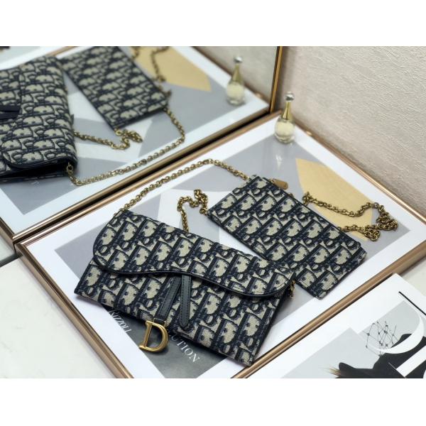 L'OEM a stigmatisé la selle long Dior Oblique Jacquard Pouch Wallet