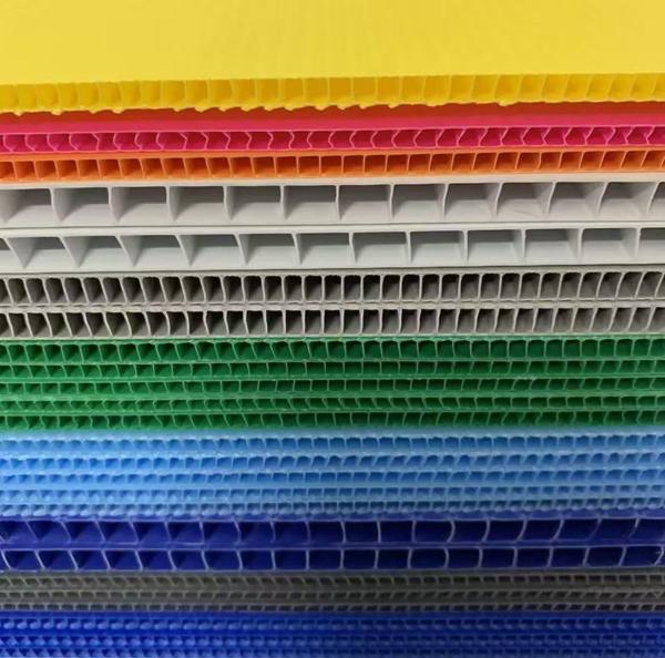Matt Corrugated Plastic Sheet Lightweight Hollow Corrugated Sheet 2mm