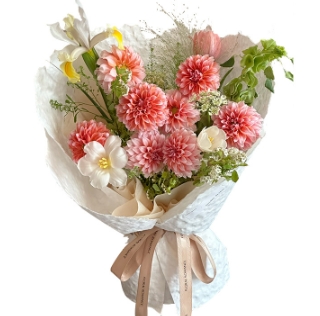 Camel skin cloud falls into the water to wash fresh flower packaging paper
