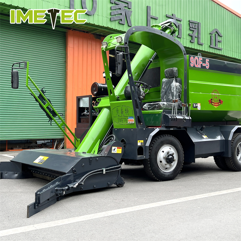 All Terrain 4WD Heavy Duty Manure Cleaning Truck Self Unloading Livestock Waste Equipment