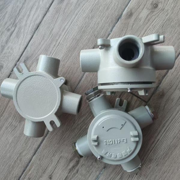 Electrostatic Spraying 4 1 Round Explosion Proof Junction Box ATEX IECEx Class I Div 1 II B II C IP66 Rated for Oil Gas Hazardous Locations
