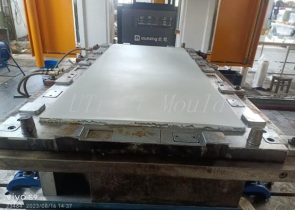 Molde de compresión SMC para puertas de refrigeración de FRP 300000-1000000 disparos