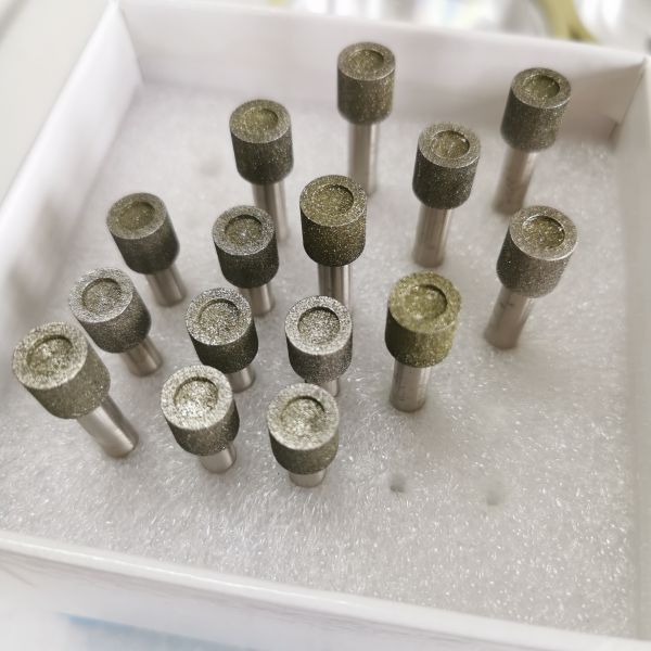 Pièces de meulage de diamants électroplatées non standard et personnalisées