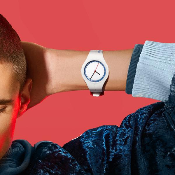 41mm Watch On Woman'S Wrist , Silicone Bracelet Wrist Watch For Ladies