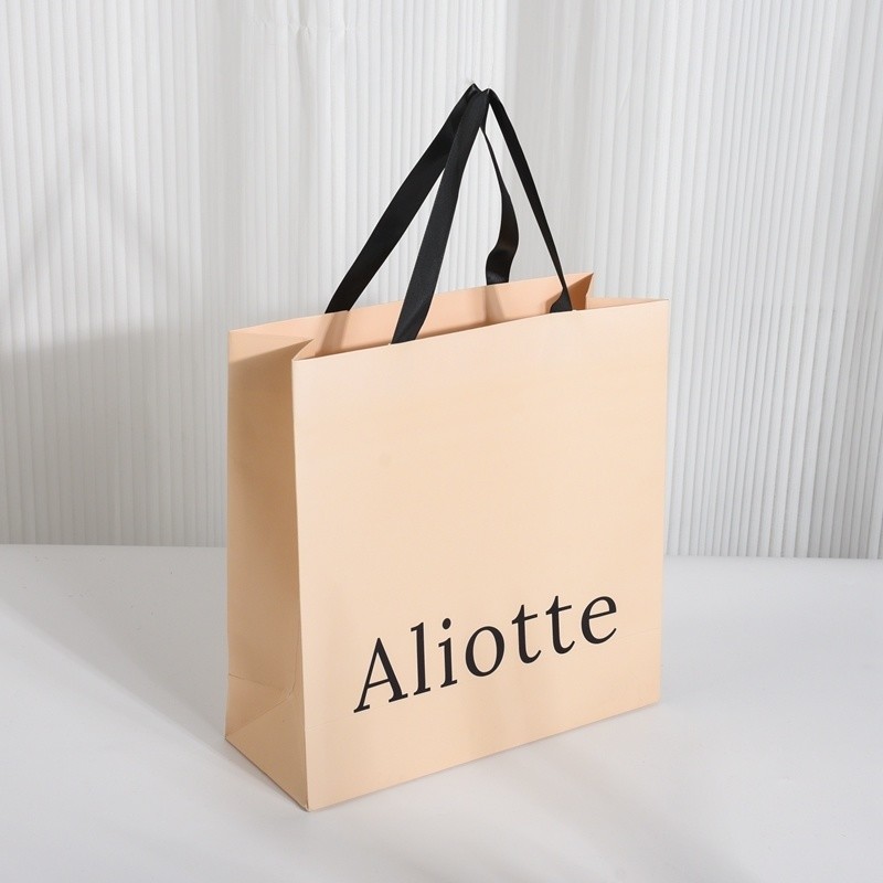 Custom Clothing Packaging Black Kraft Paper Bag with Logo and Recyclable Handle Types