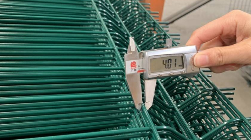 Strong 3D V Bending Modern Security Fence Powder Coated Steel Frame Square Anti Climb 8FT Panel for Schools Houses Outdoor Use