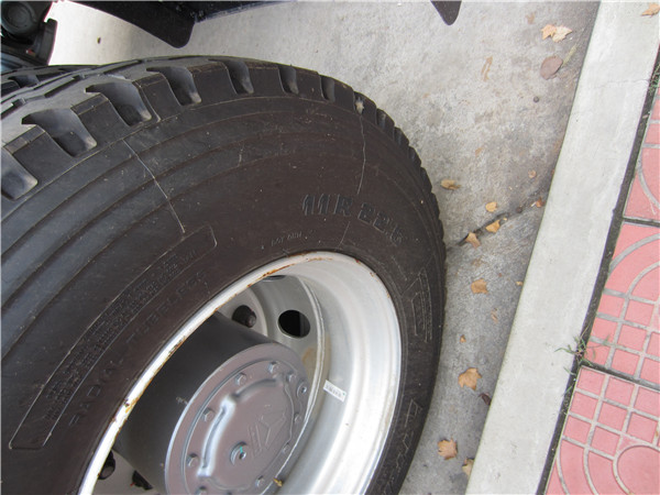 ZZ4257N3241W Sinotruk Tractor Trailer Truck With 371HP Engine And HW76 Cabin