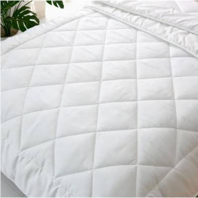 Couette classique blanche de collection couette légère d'été diamantée