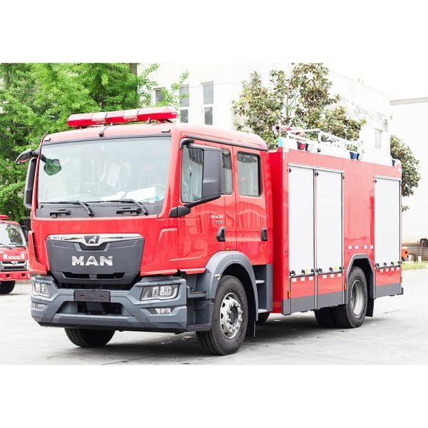 Municipal MAN-Fire Fighting Truck with 4000L Water & 2000L Foam Tank 60L/s Fire Pump and Double Cabin for 6 Firefighters