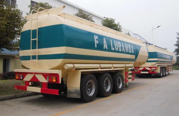 De 60.000 litros do combustível de entrega do caminhão reboque de 50 toneladas semi para a grande entrega maioria do diesel da gasolina