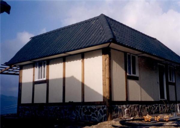Petite villa de conteneur de forme d'U avec le toit d'asphalte - bâtiment modulaire de villa