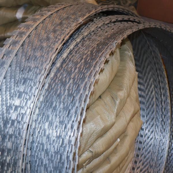 BTO-22 Type Galvanized Barbed Concertina Razor Coil For Safety Protection Constantine Wire