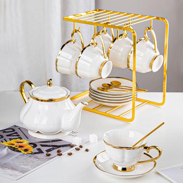 Porcelain Tea Set For Ramadan Gift Sustainable Tea Cup Teapot Saucers And Plates Gold rimmed cups