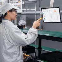 4.45V / 8000mAh バッテリーと4G / 3G / 2G セルラーサポート デスクトップ POS