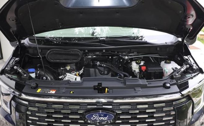 Белый микроавтобус Ford Transit 15 мест Jiangling 10 мест микроавтобус