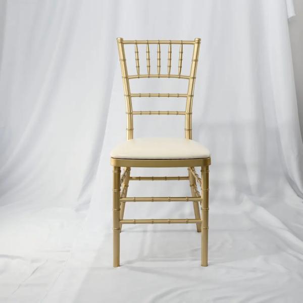 Chaise de banquet en plastique blanc Chiavari Meubles d'hôtel 41x38x90cm