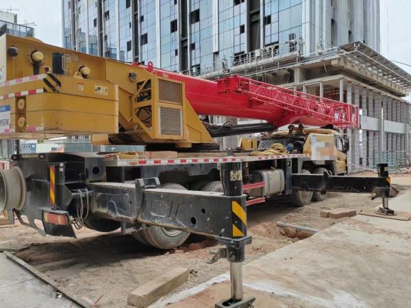 90% Près de 2019 550t 55t Cran de camion d'occasion Cran hydraulique Équipement de construction Orange Vente