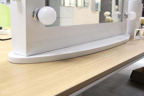 Cadre métallique blanc LED carré éclairé Hollywood miroir avec haut-parleur de musique à face unique