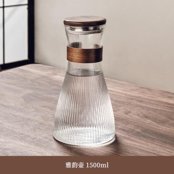 1.5L Vertical Leather Sleeve Glass Pitcher with Bamboo Lid Stylish and Functional