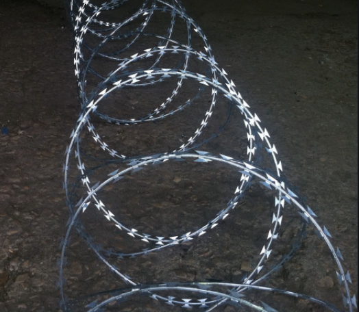 Анти- корозия BTO-28 BTO-22 гальванизировала колючую проволоку бритвы