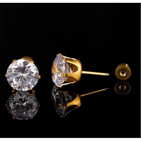Des boucles d'oreilles en acier titane à aiguille fine en acier inoxydable rond 18k en or plaqué en zircon