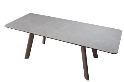 Montagem de mesa de jantar fixa retangular interna necessária