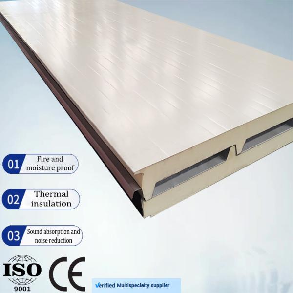 Panneau de toit en PU de conception contemporaine pour la construction d'entrepôts d'usines d'isolation