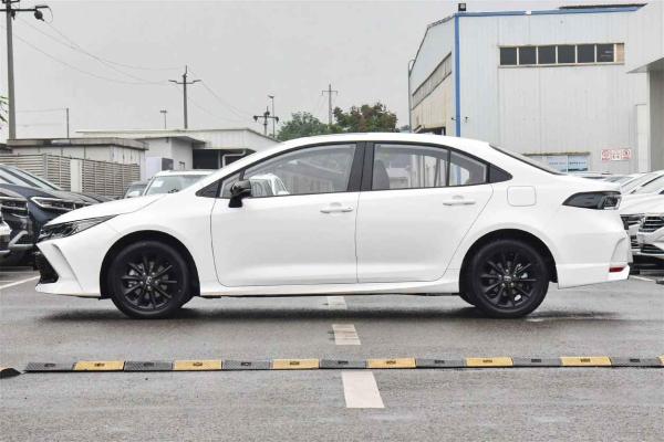 Front-wheel Drive TOYOTA Corolla 1.5L Naturally Aspirated CVT Transmission with Silver Color Option