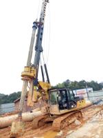 45 m uma profundidade de furo de 37 m/furou o equipamento da pilha, broca da fundação equipa o peso total de 34 T, kN máximo da pressão 100 da multidão