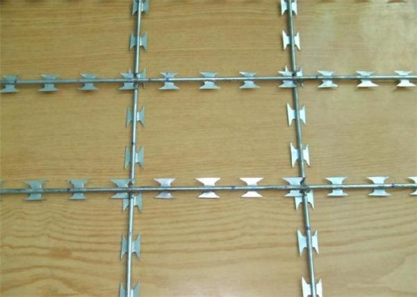 Quente mergulhado galvanizou o diâmetro da bobina de Diamond Concertina Wire Fencing 500mm