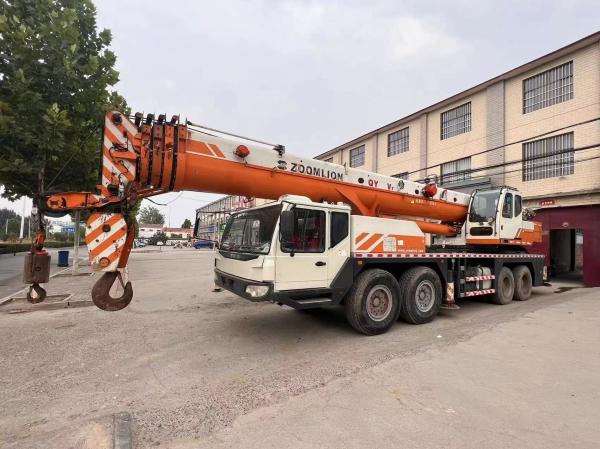 Crane de camion pliable de 80 tonnes par Zoomlion Crane de levage tout terrain pour machines de construction