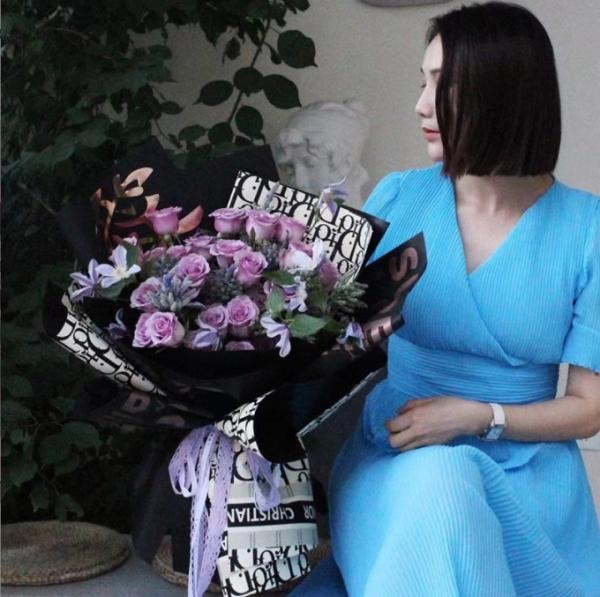 La nueva popular serie de lujo ligero de materiales de embalaje de flores de papel Hera, papel de envoltura de roses regalo y suministros de floristería